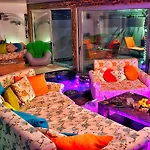 Villa Rich