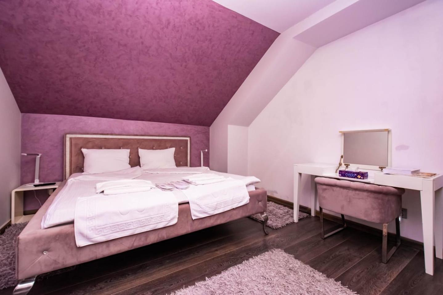 Rich * Timisoara